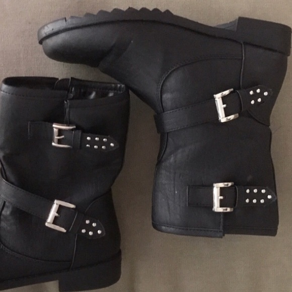 Shoes - 🦋 Black Faux Leather Boots Size 7